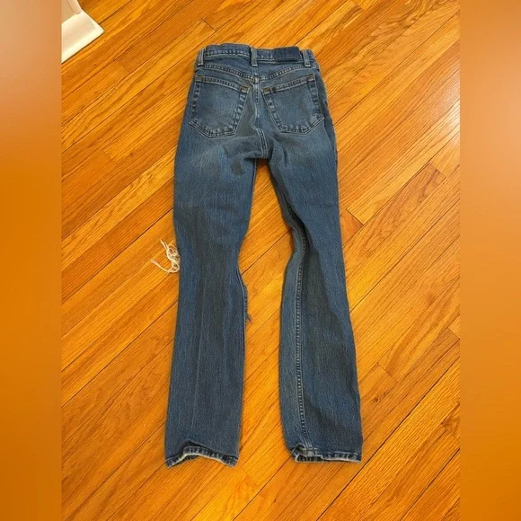 Abercrombie & Fitch - Picture 3 of 3